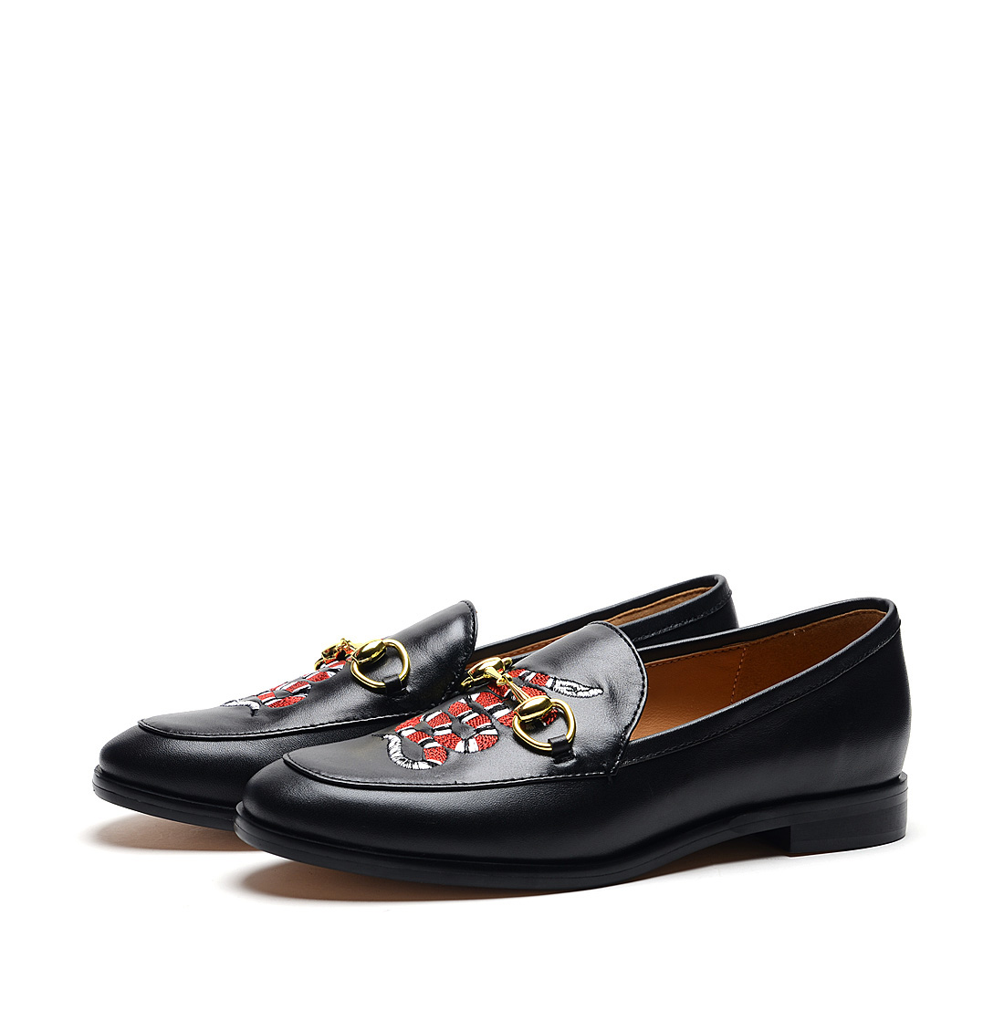 [RedLoafer]商务风金属装饰头层牛皮革单鞋(尺码标准)
编号:A3372D1A76