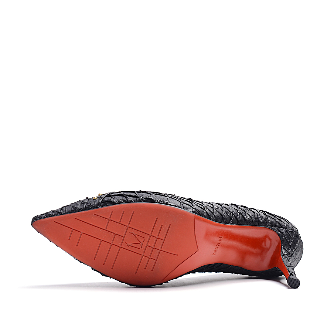 [Run&Heels]性感风金属装饰进口开边珠牛皮单鞋(尺码标准)
编号：A3848D1A74