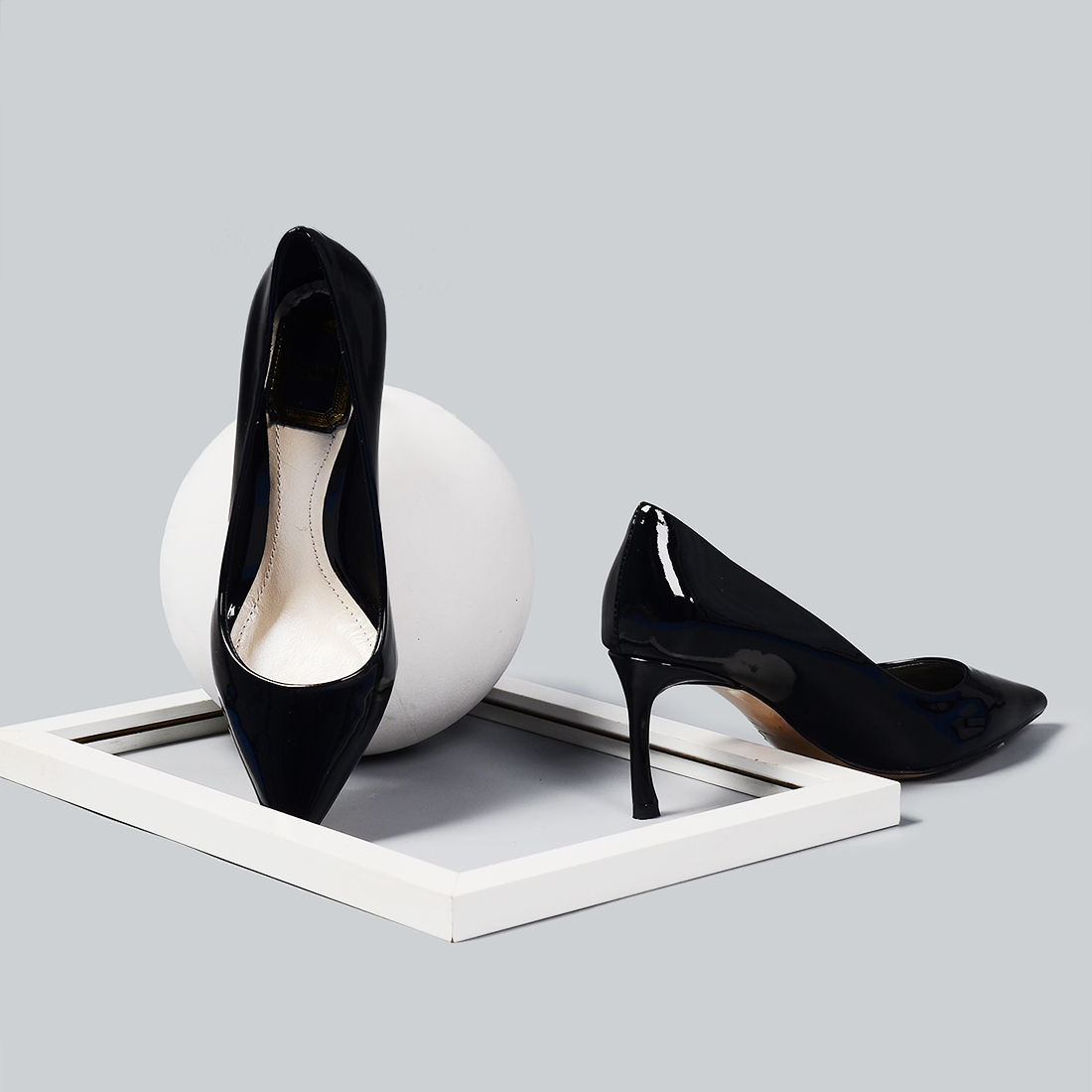[Run&Heels]欧美风简约漆皮革单鞋(尺码标准)
编号：A3923D1A74